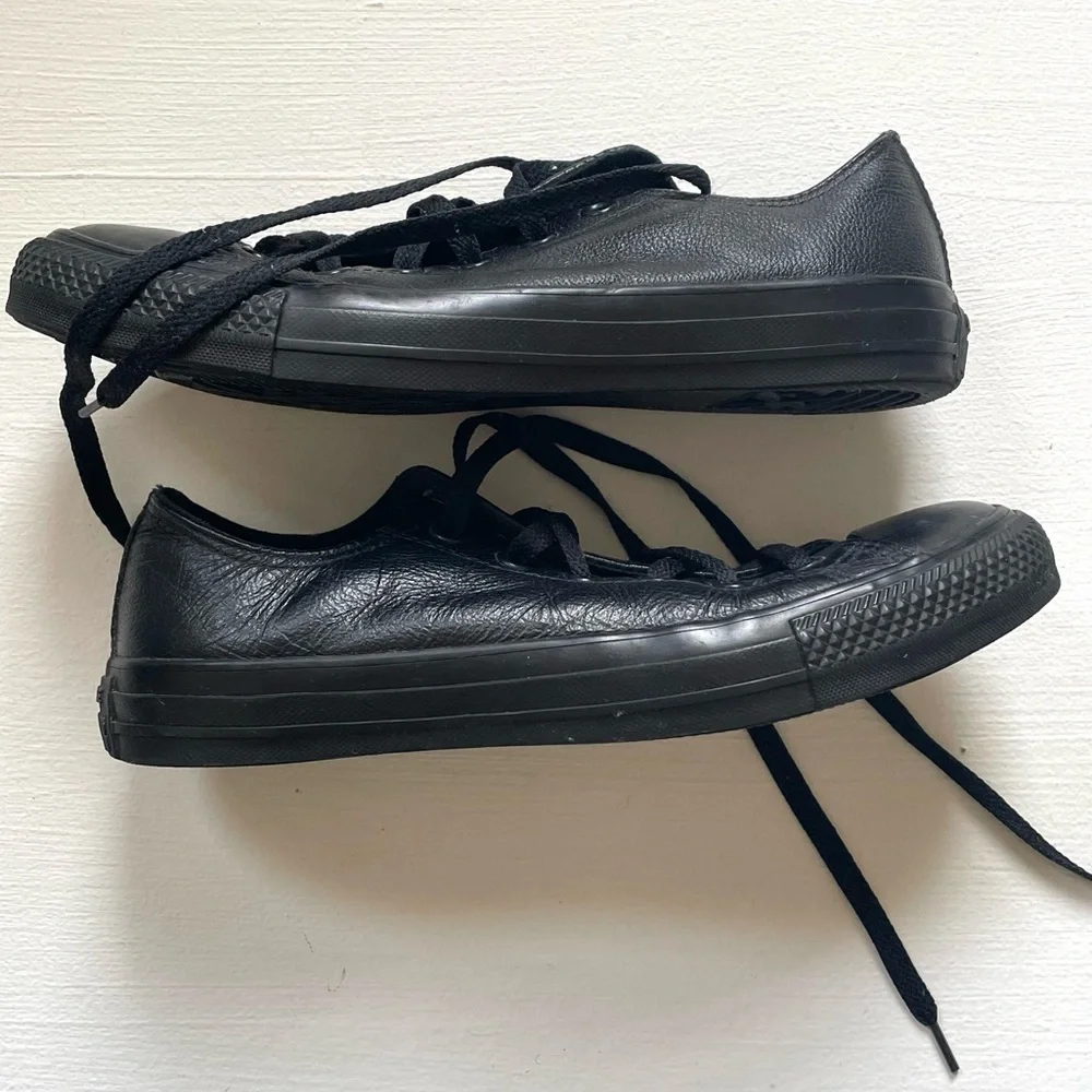 Converse 6.5 Chuck Taylor Allstar Leather Low Top Sneakers Black on black